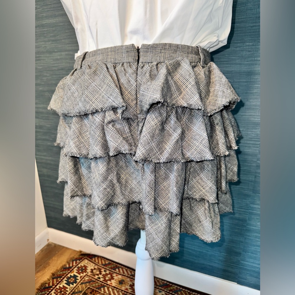 J. Crew Mini Skirt. Great condition. Size 6 - Picture 2 of 6